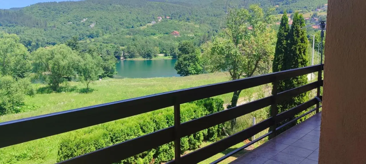 Lake House Ceric