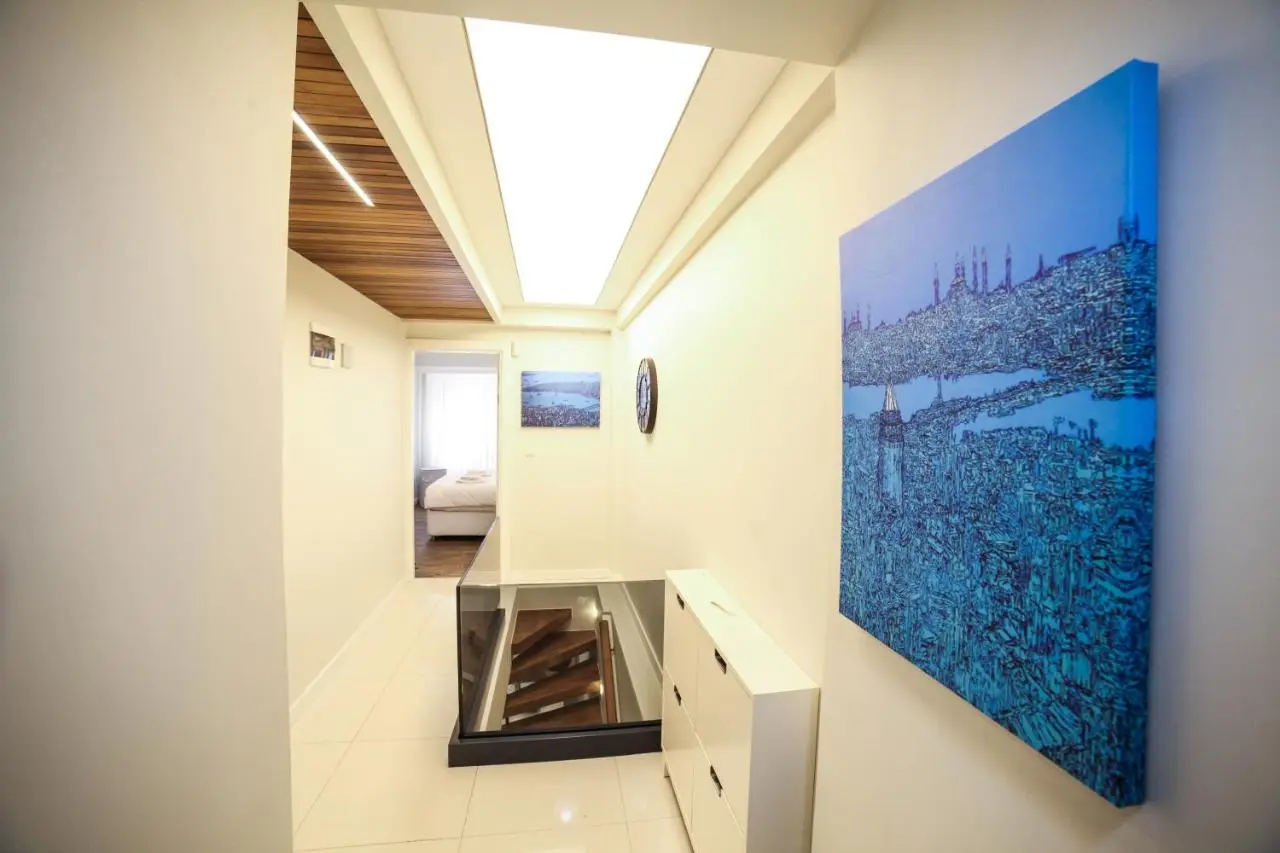 Modern Super Chic Duplex with a Terrace at the heart of city!