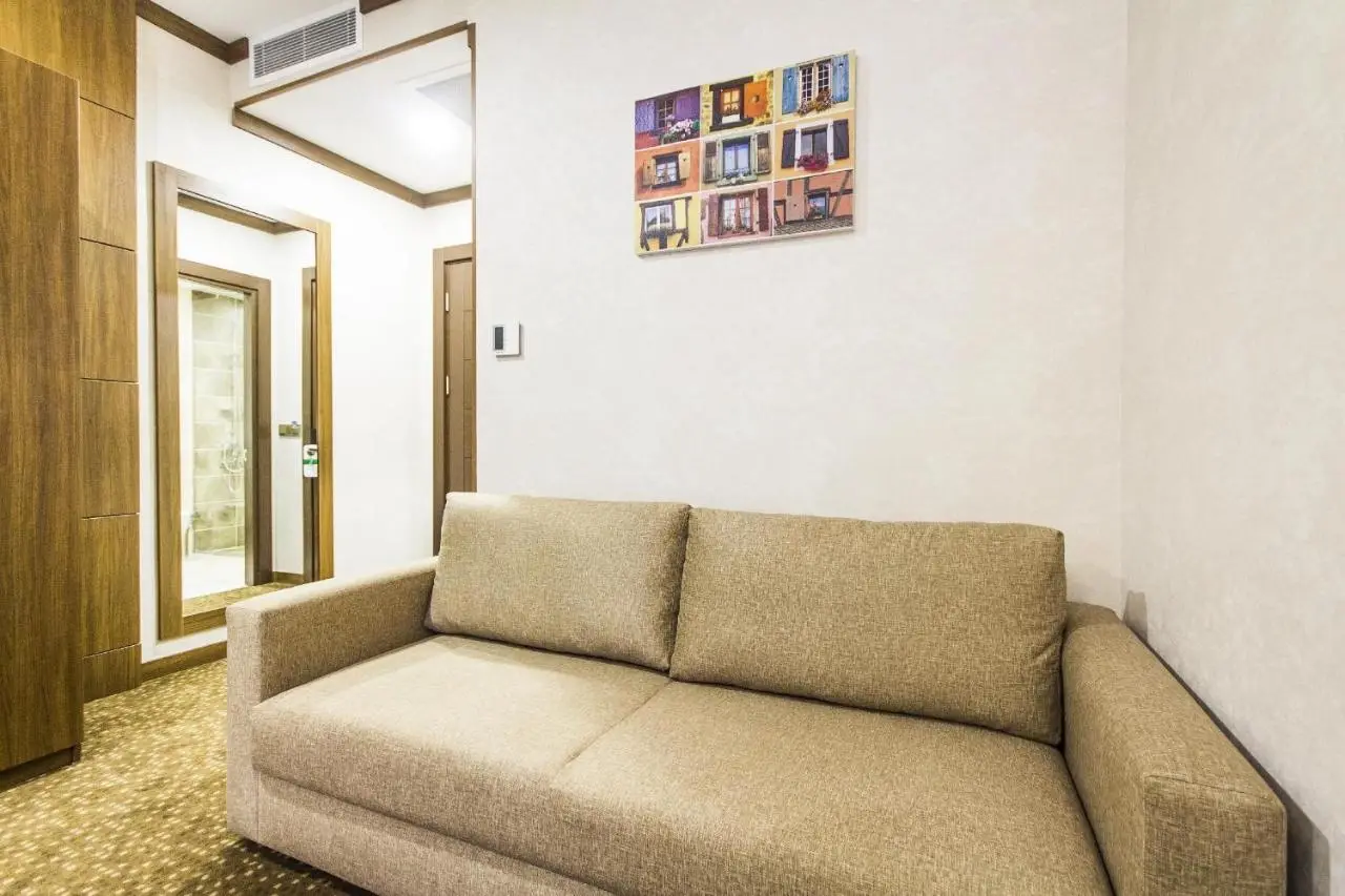 La Pazza Suites