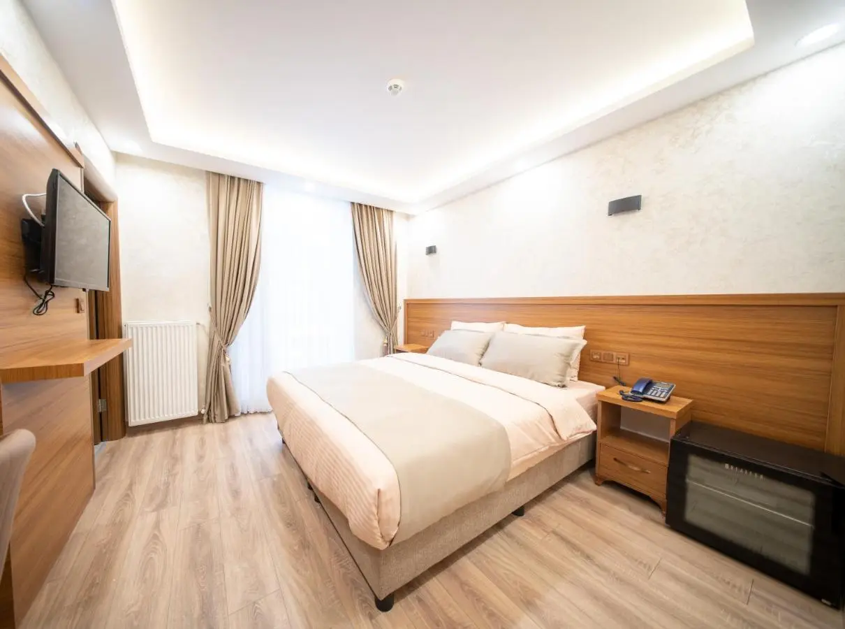 Zirvesta Otel