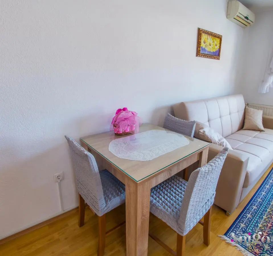 Apartment Ado