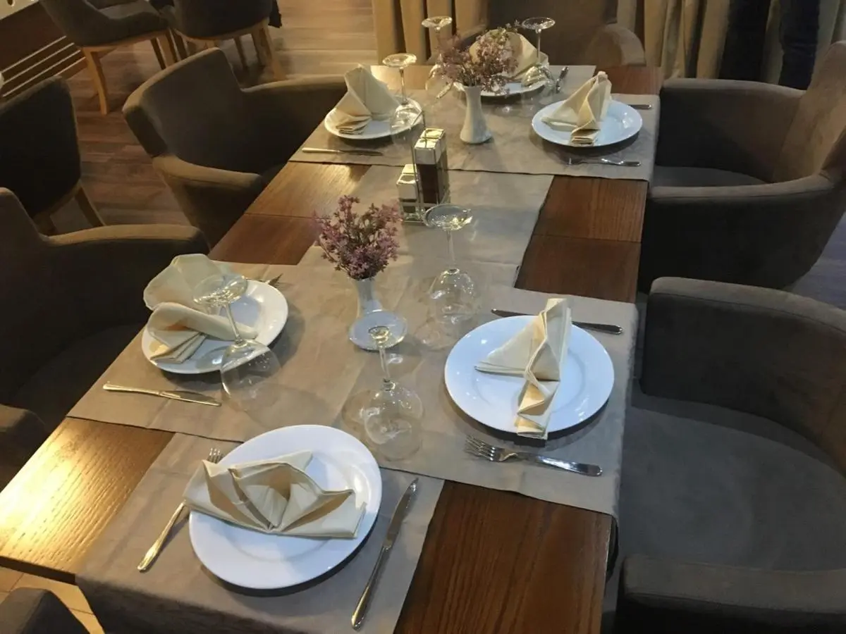Hotel Deluxe