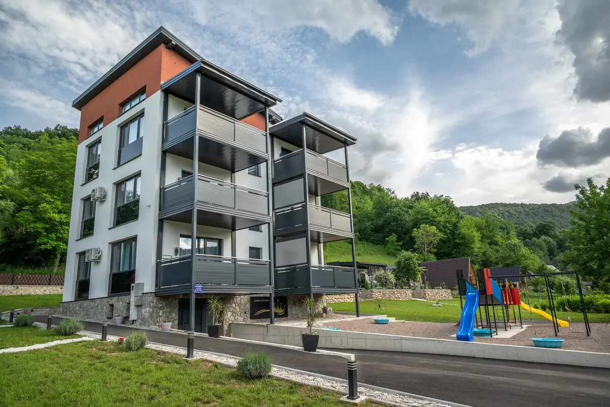 Chic 1BDR Apt - Free Parking