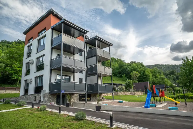 1BDR Close to City-Free Parking