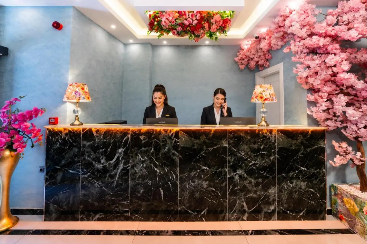 Bond Hotel