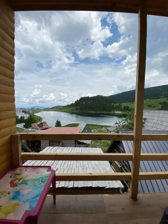 Prokoško jezero Zlatna koliba