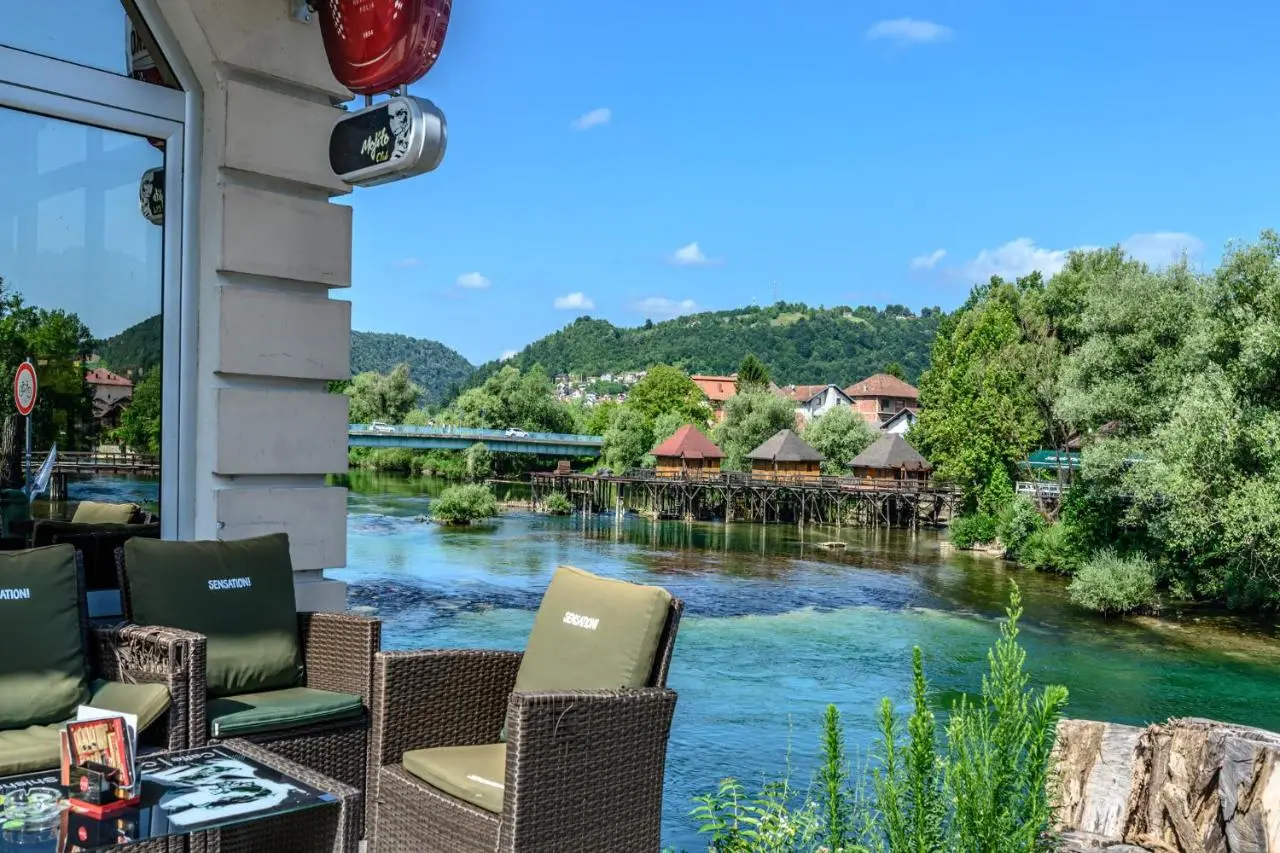 House on piles, Una river 'Apartman Una'