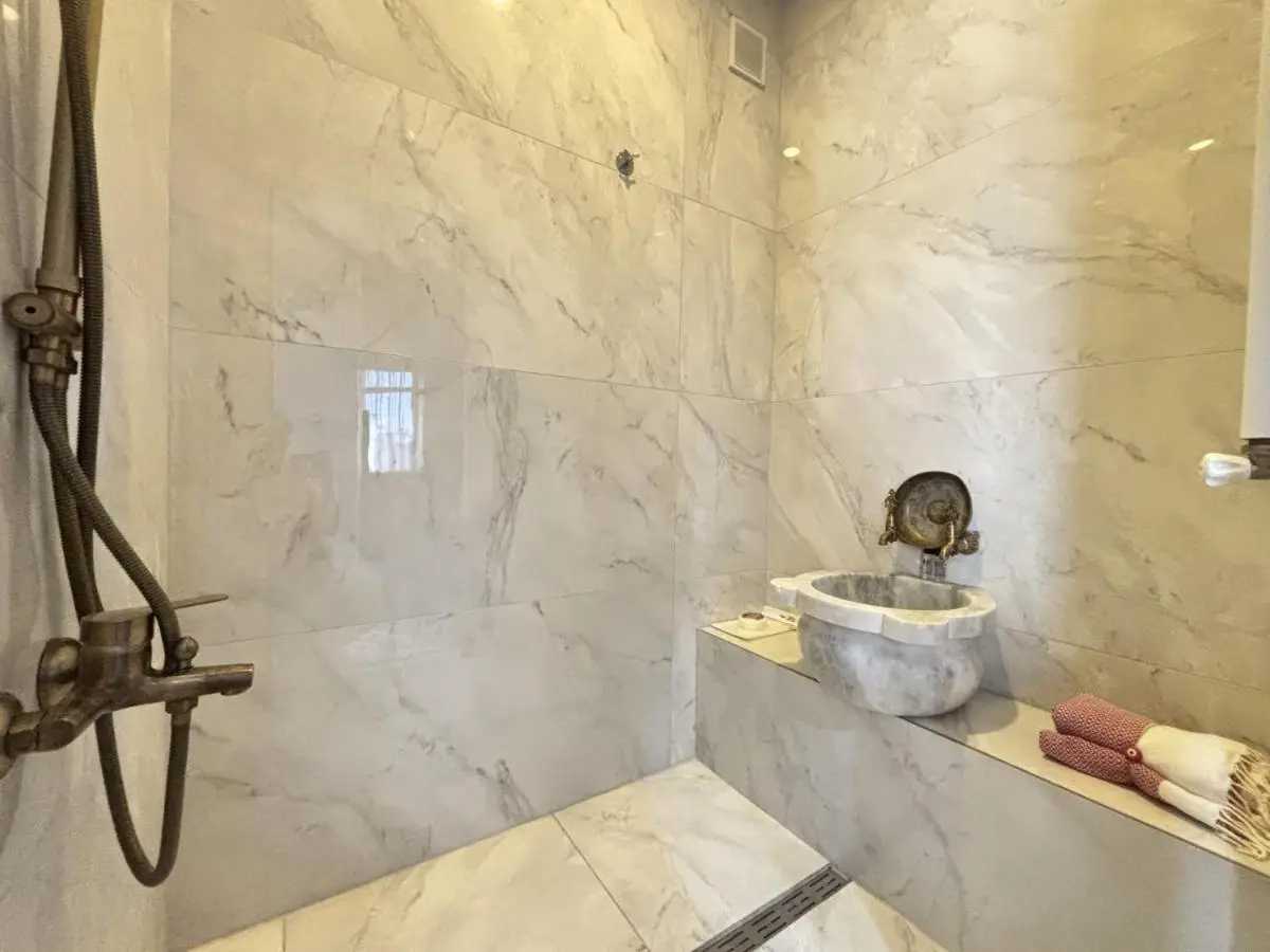 1BR w Turkish Hammam • Central Galata Stay