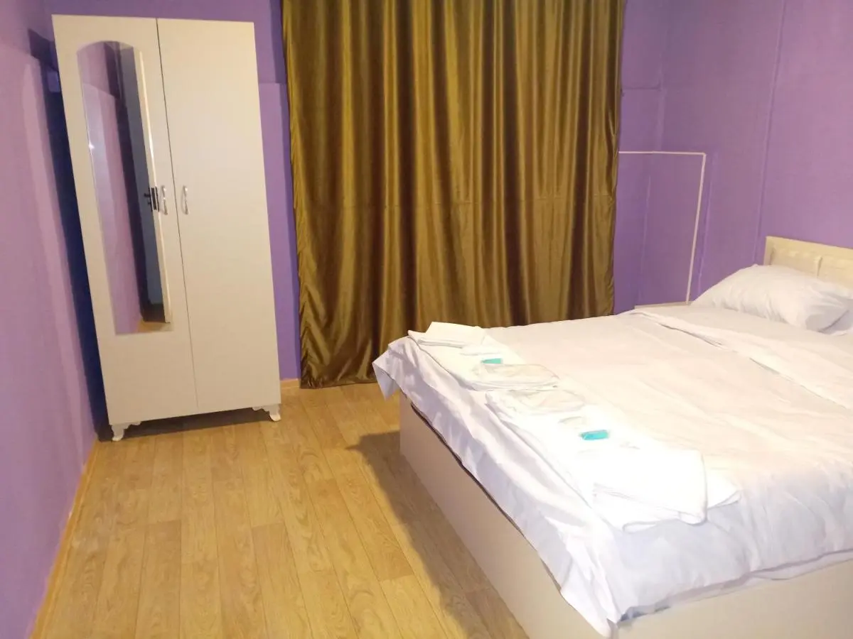 Baku Express Guest House - PRIVATE rooms with SHARED bathrooms