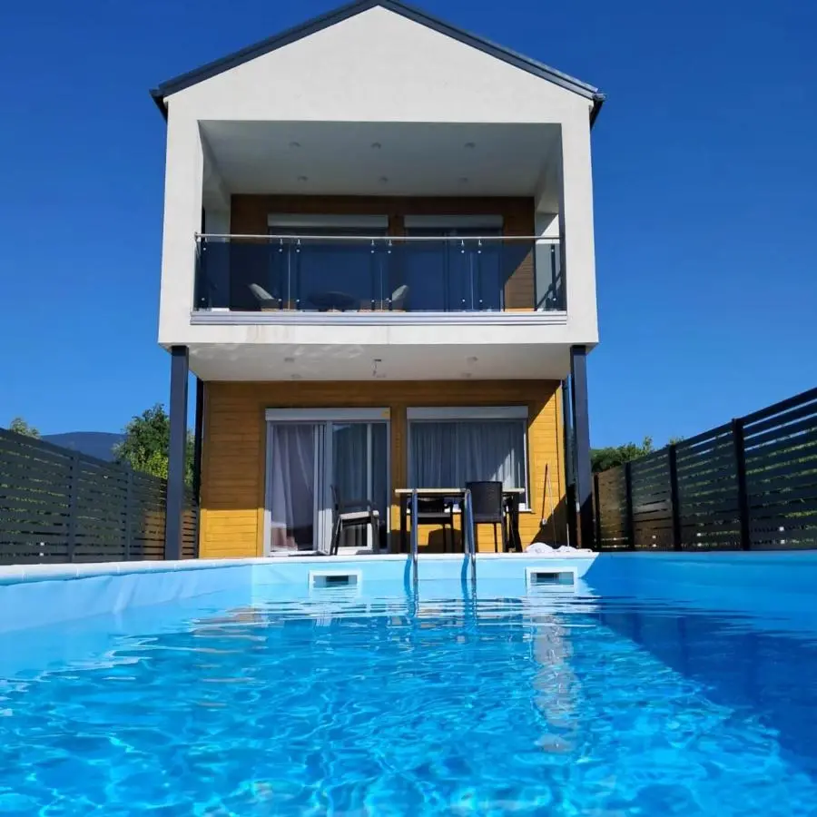 Villa Alisa - Luxury Riverside Escape