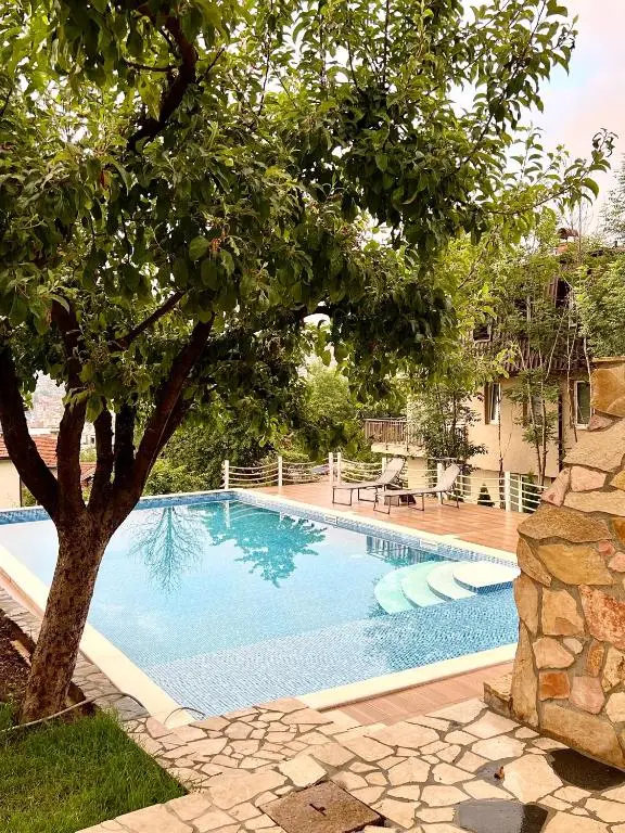Luxury 2 bedroom apartment with pool