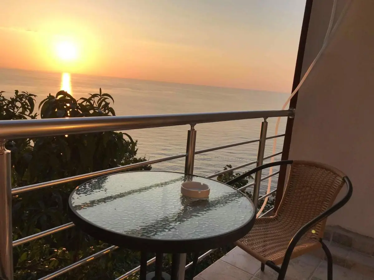 Albatross Kvariati Guest House