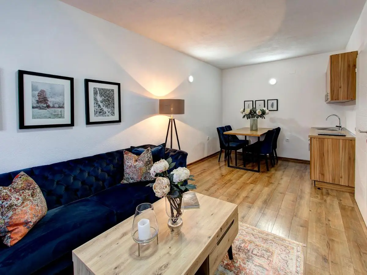 Guesthouse Check In - Apartments & Rooms