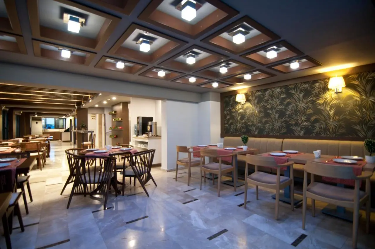 Royce Hotel