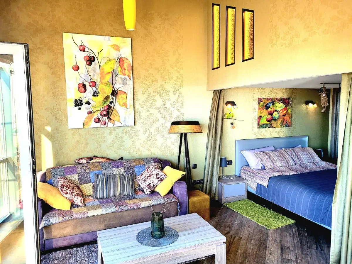 2 levels penthouse with a SUNSET SEA VIEW! Balcony and window 8x4m!