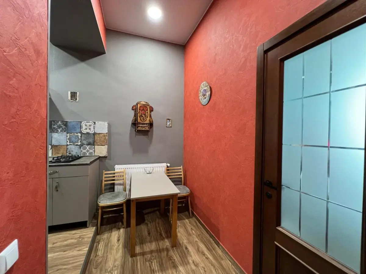 Lola Apartments TBS