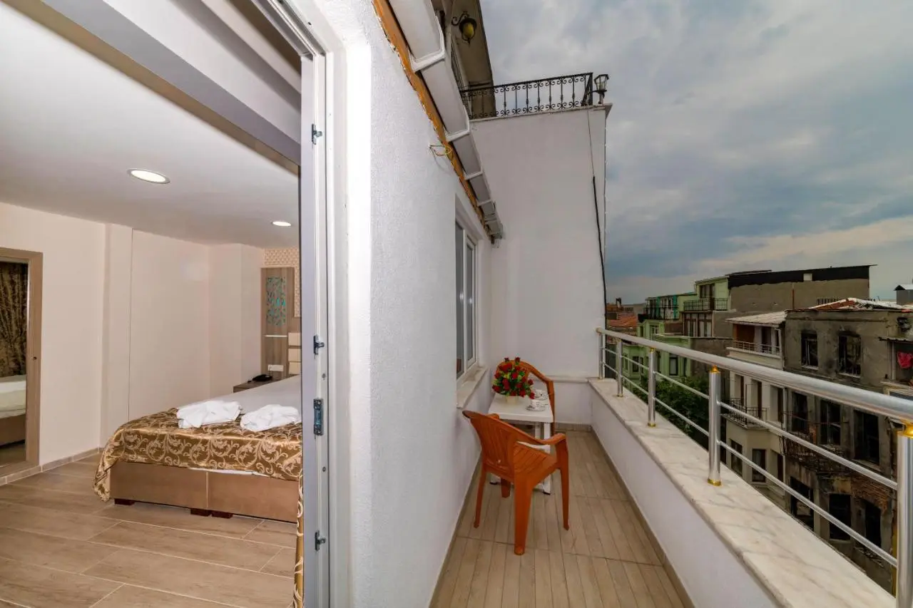 Raimond Hotel