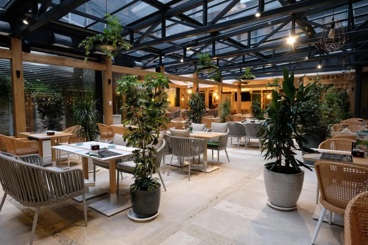 Hollywood Hotel