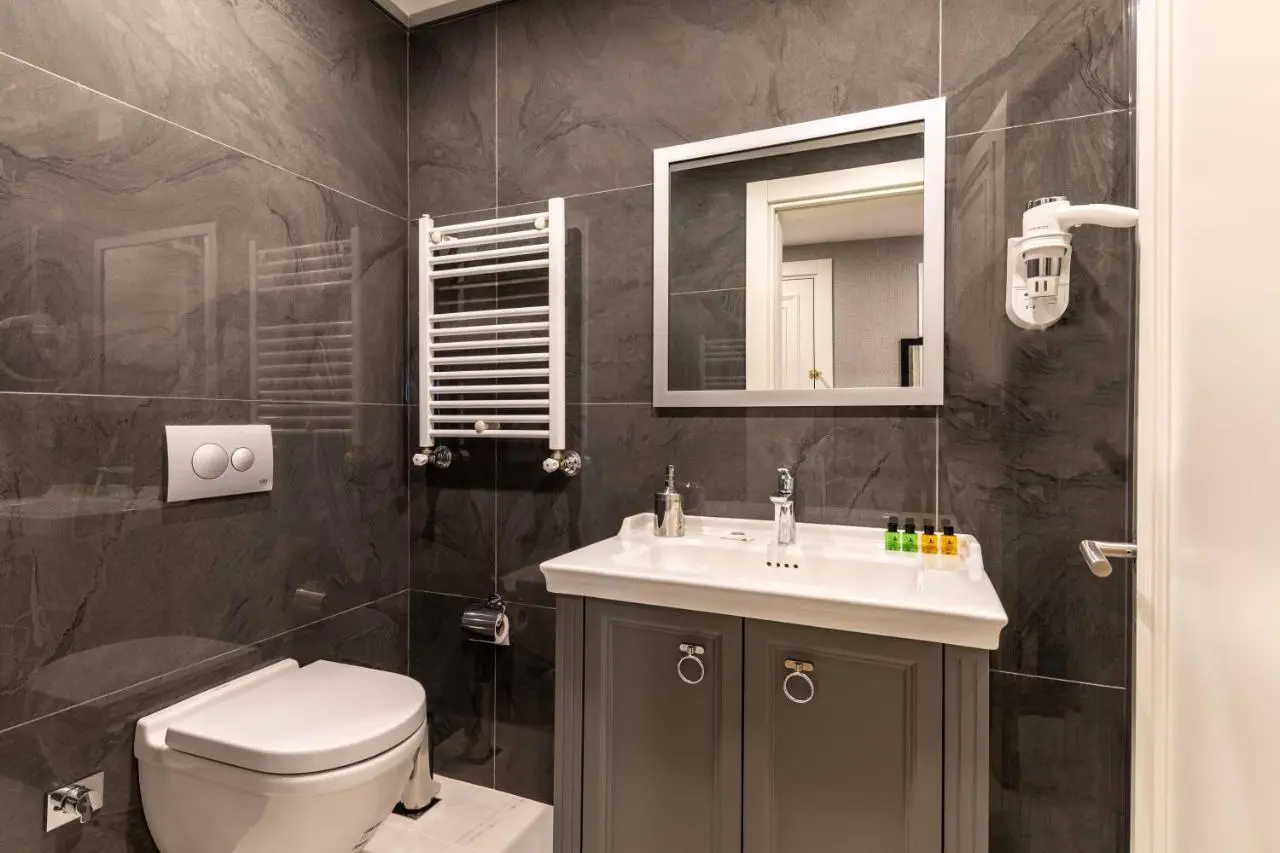 SALA SUITES