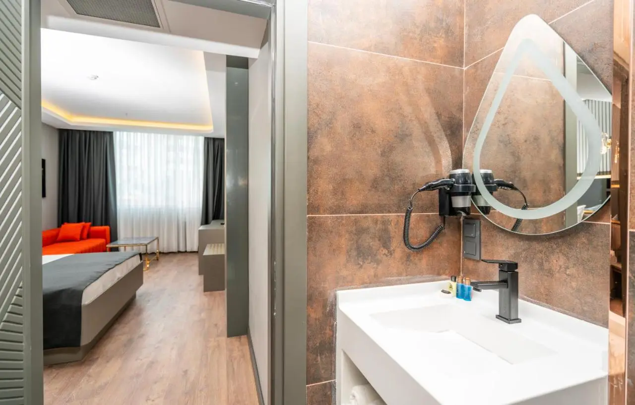 216 Ruby Suite