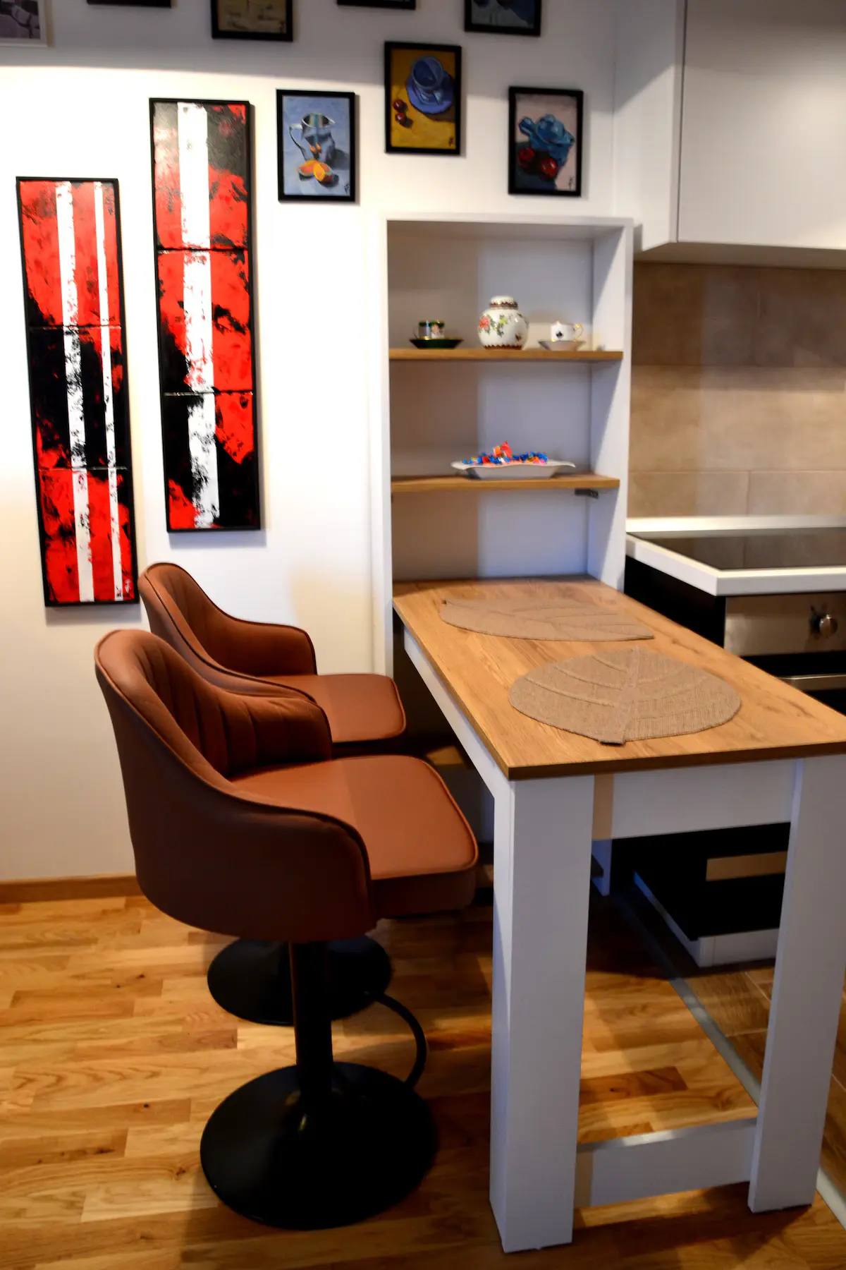 Beautiful Artistic Apartment with  free parking