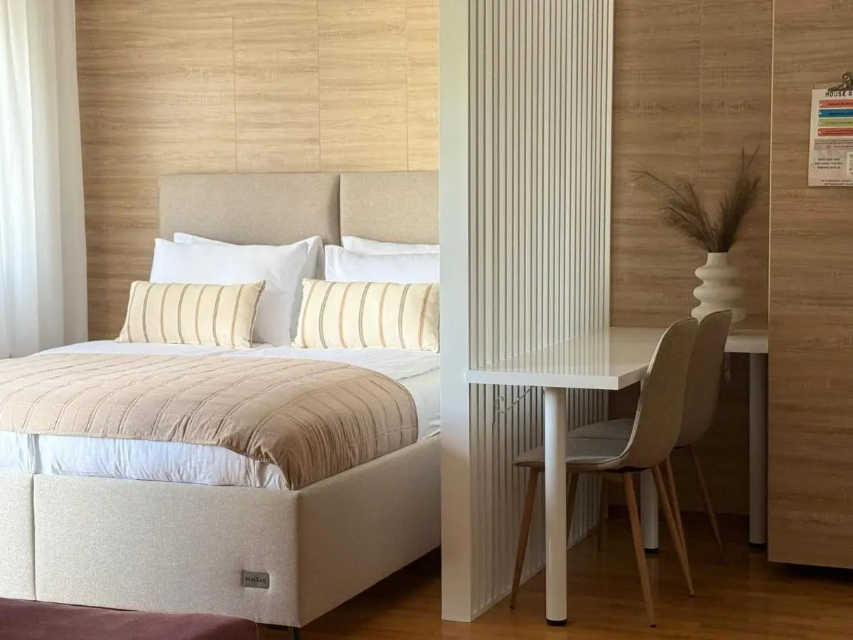 Merak - Two bedroom apartment- Free parking