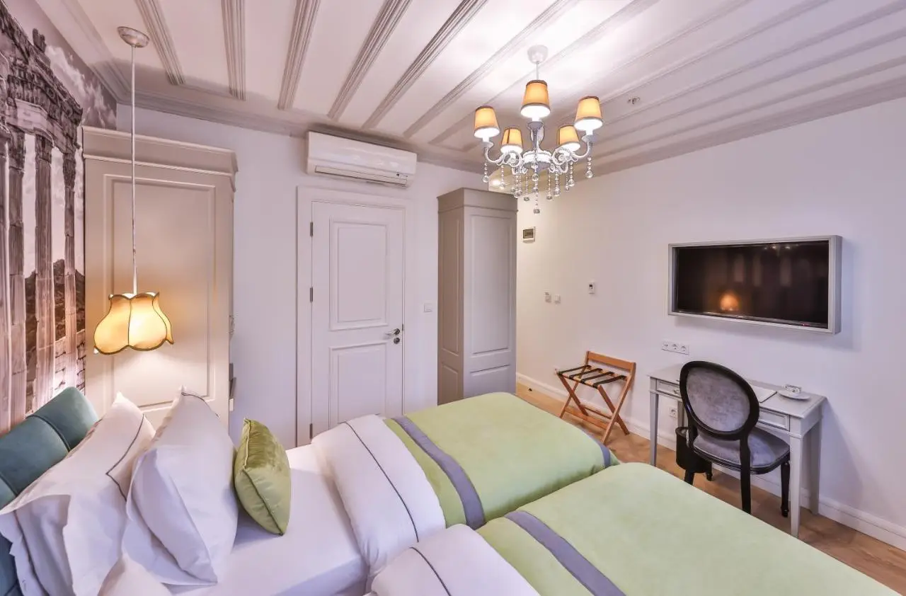 9 Doors Hotel