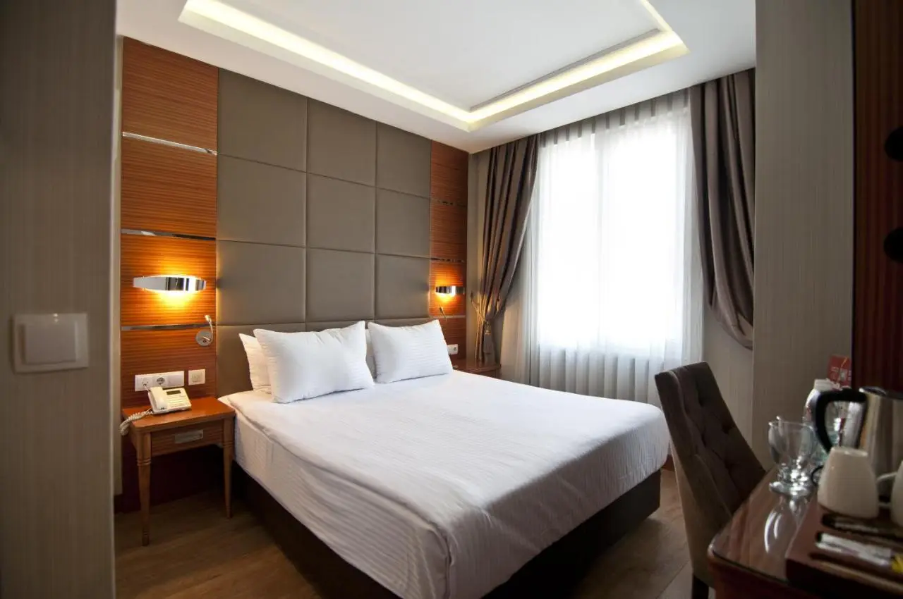 Glorious Hotel