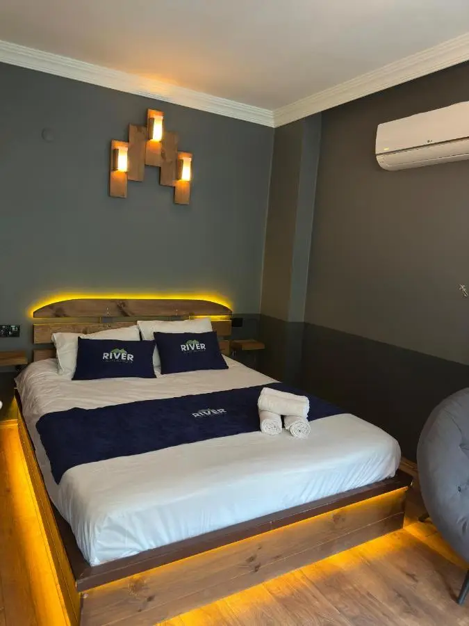 River Deluxe Botıque