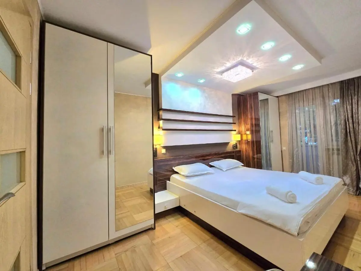 Explore Old Tbilisi, 3BR Apartment for 5, Walk to All