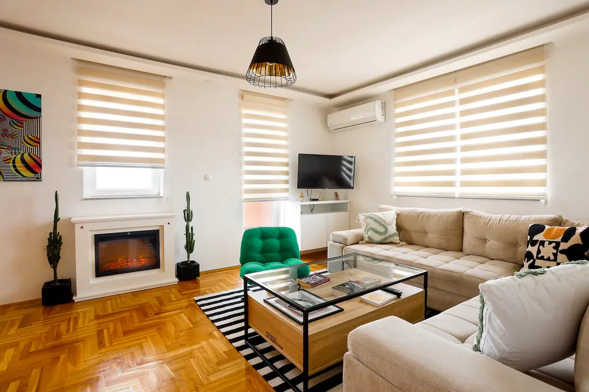 Top Floor Modern Penthouse | Free Parking