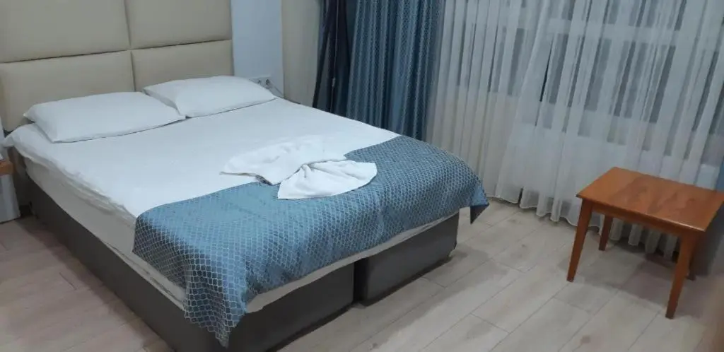 Arya Hotel