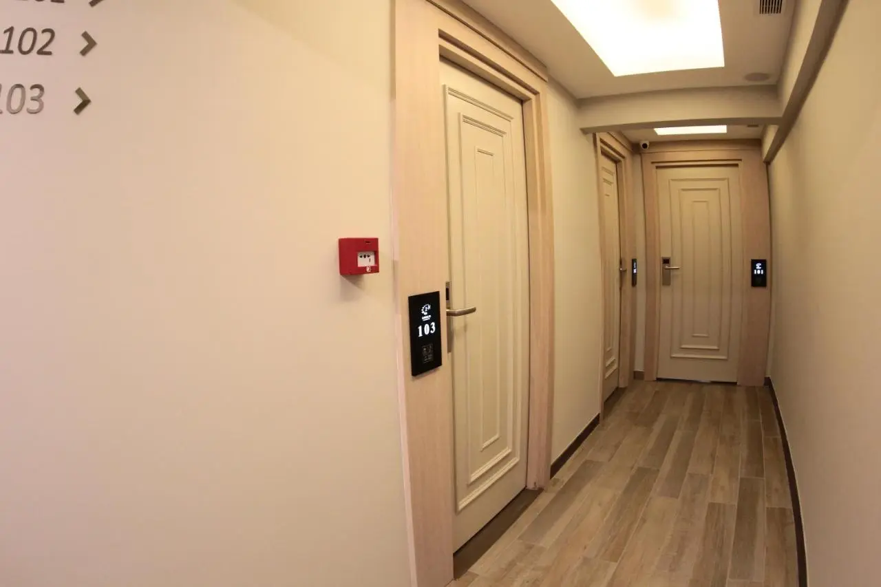 X-NELLYİ HOTEL