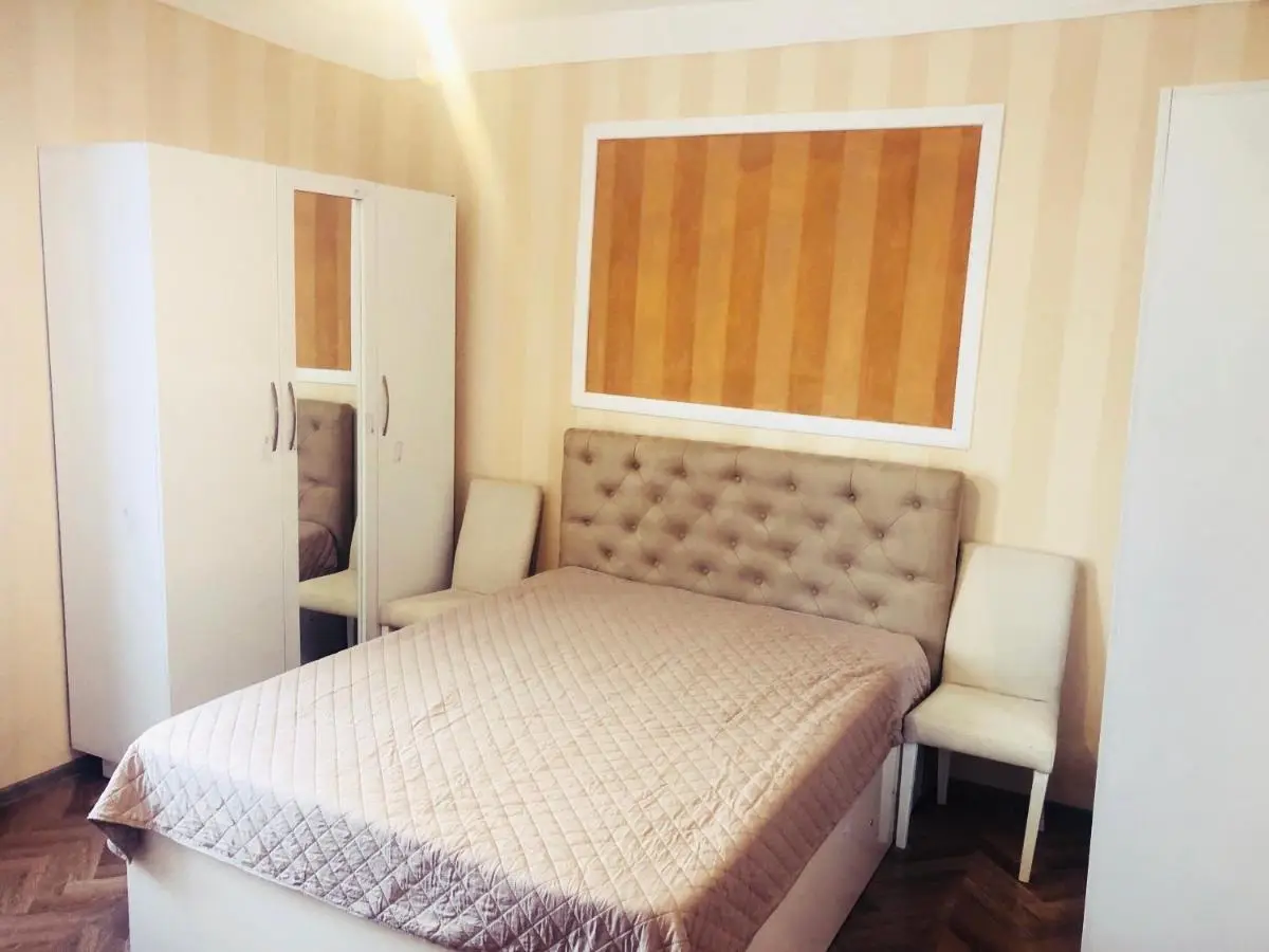 Surami Guest House Shorety