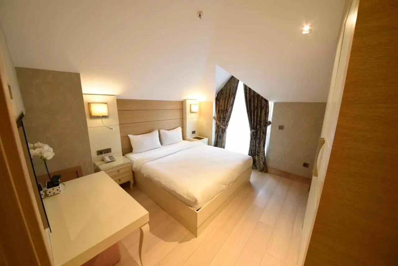 Le Mirage Hotel