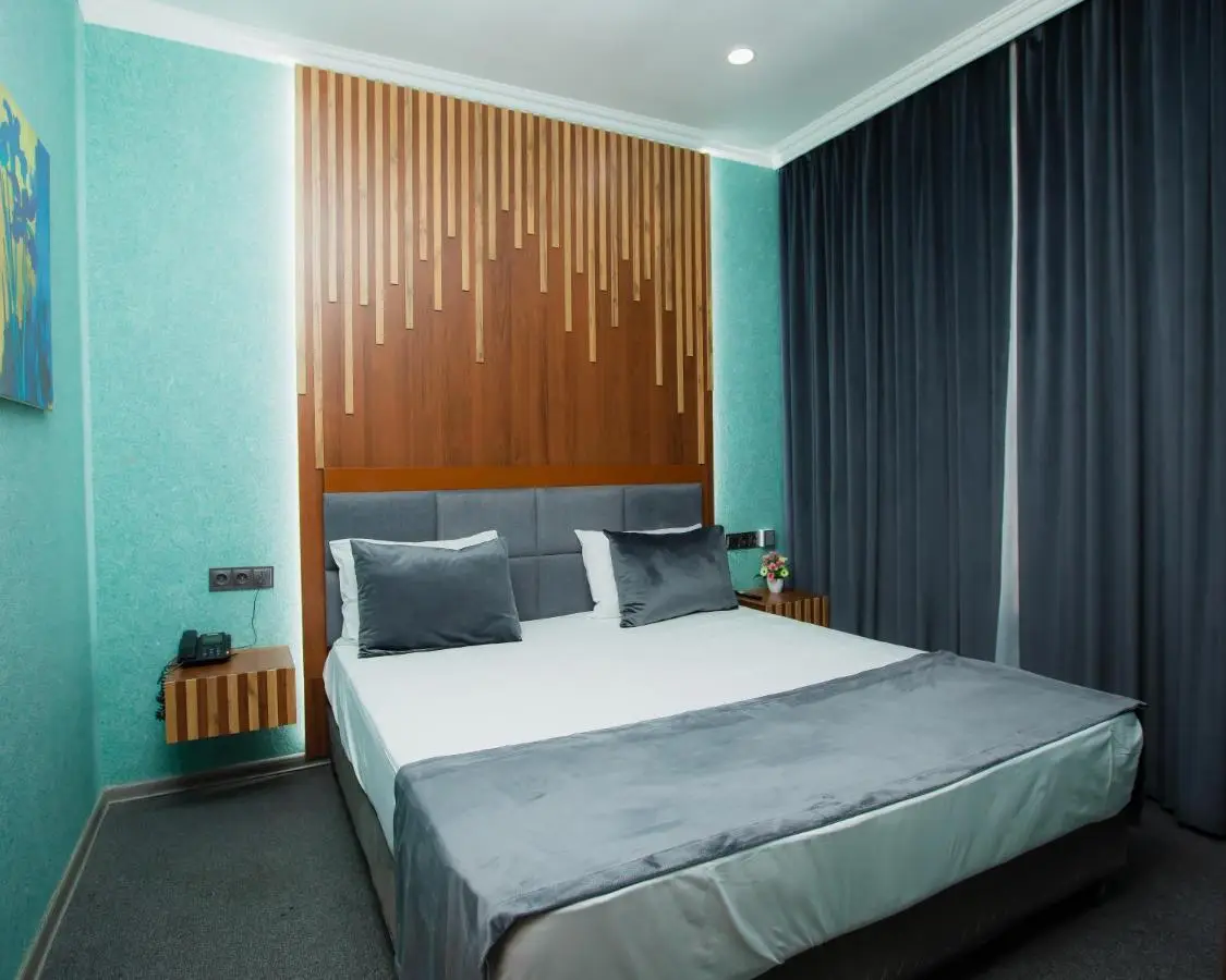 Corniche White City Hotel