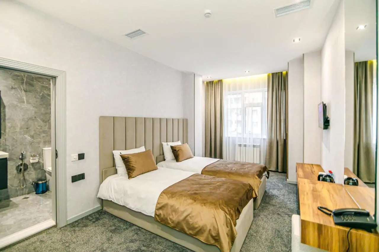 GREEN PARK HOTEl