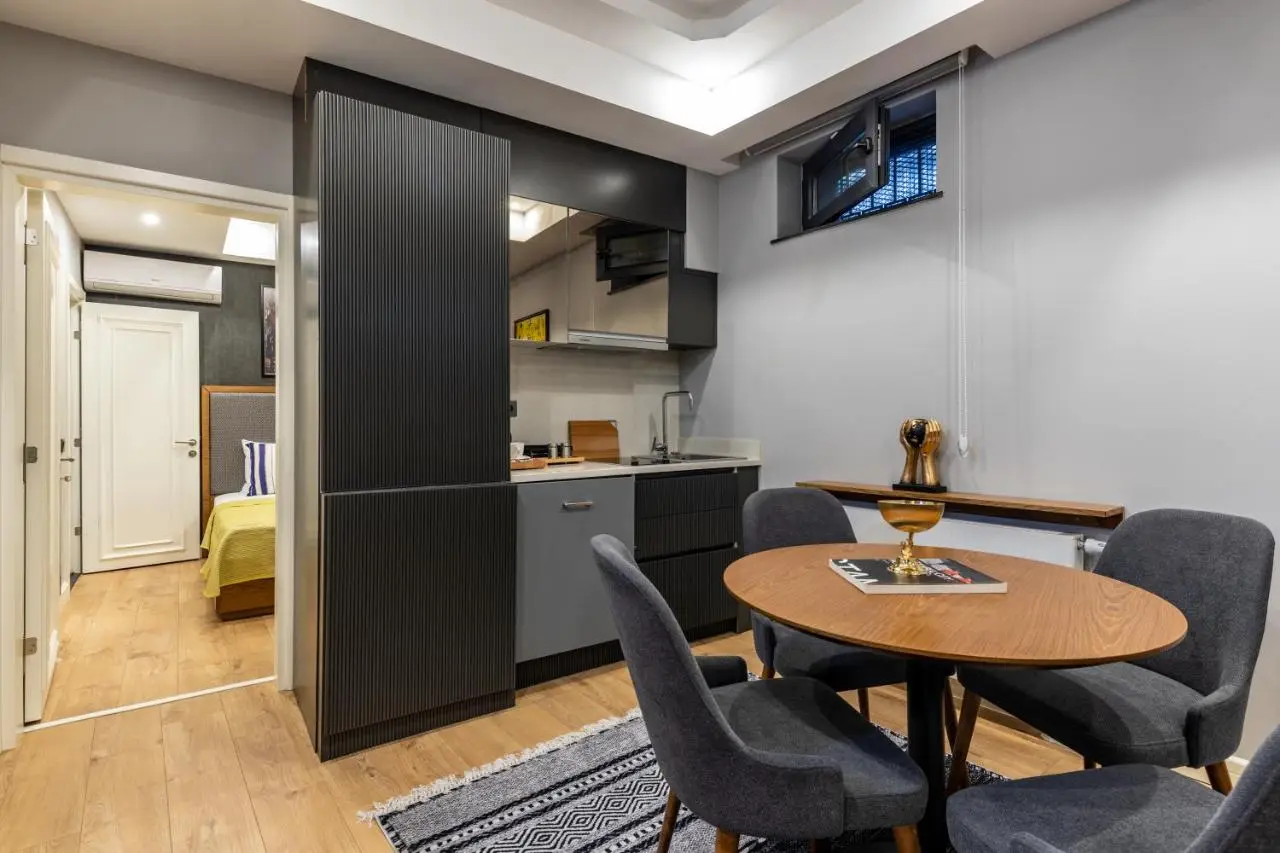 SALA SUITES