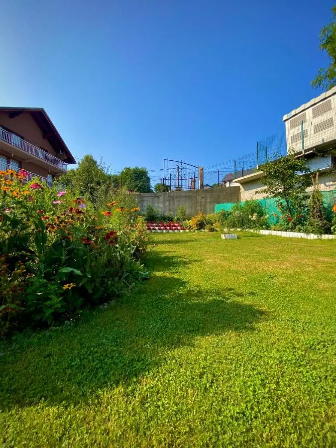 Family Flower House