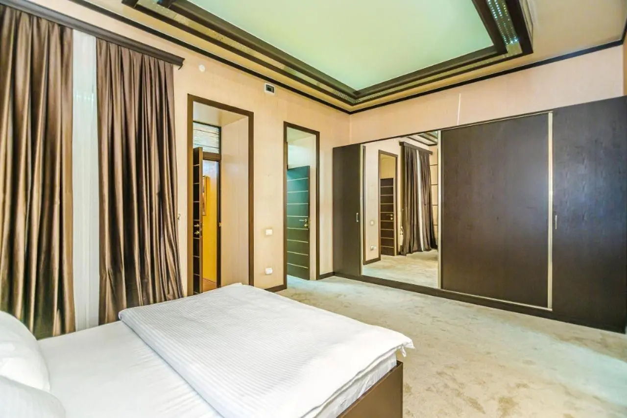 Four seasons apartment