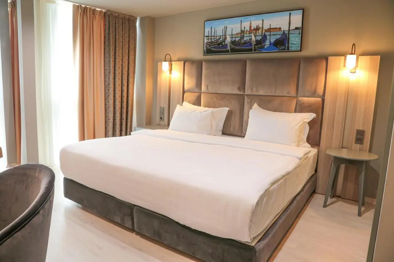 Pasaport Pier Hotel