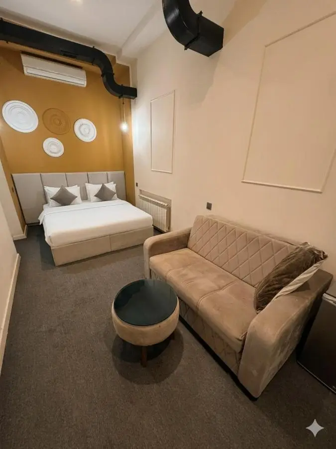 The Cozy Eight Hotel