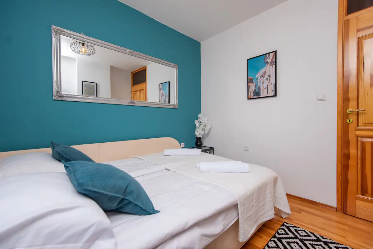 6BDR Holiday Nest - Green Aris