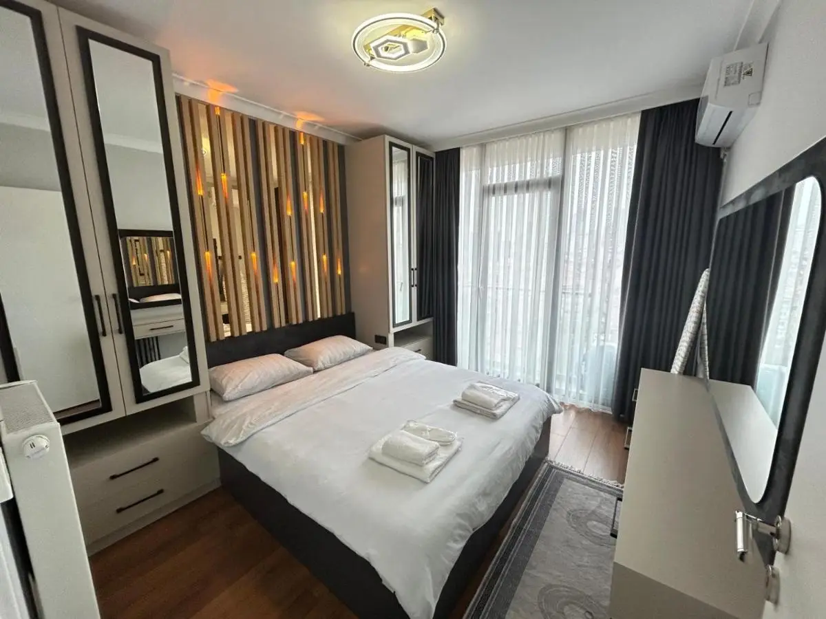 Roni Apartments, Close to the metro and parking