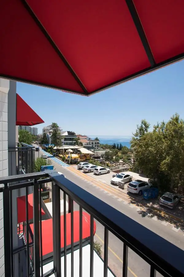 Pure Blanche Hotel