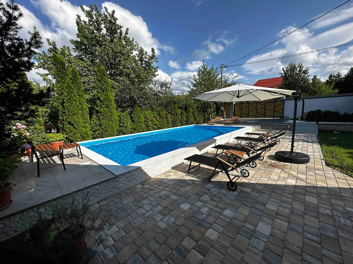 Villa Wood & Green Pool & Spa Residence