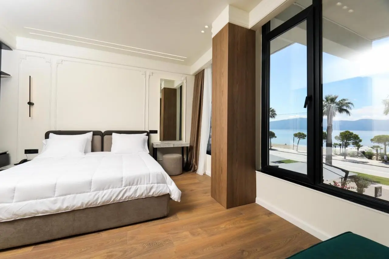 Hotel Adore