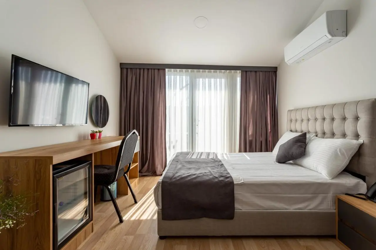 Atm Suit Otel