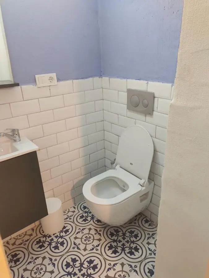 baesment 2BR apt with 2toilet and 2bath 8min to metro #1