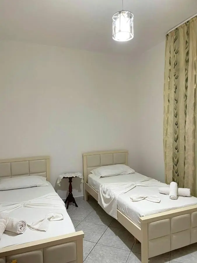 Villa Joli - Spacious Houses with Yard & Parking in Central Vlore